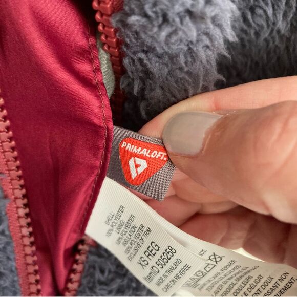 L.L. Bean Women’s Mountain Bound Primaloft hooded Jacket XS Reversible! - Picture 6 of 10